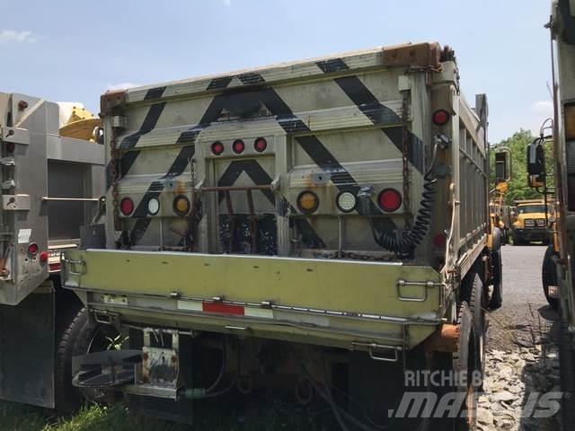 Mack CV700 Lâminas de neve e arados