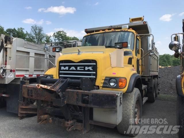 Mack CV700 Lâminas de neve e arados