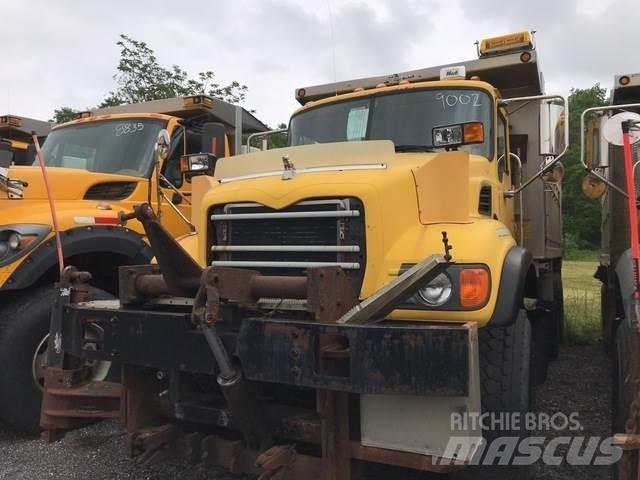 Mack CV700 Lâminas de neve e arados