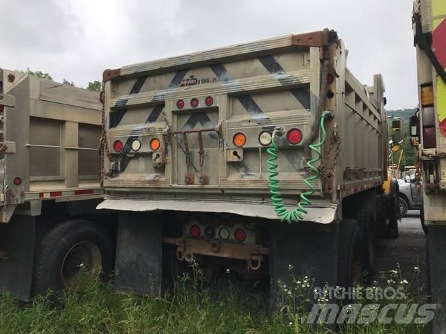 Mack CV700 Lâminas de neve e arados