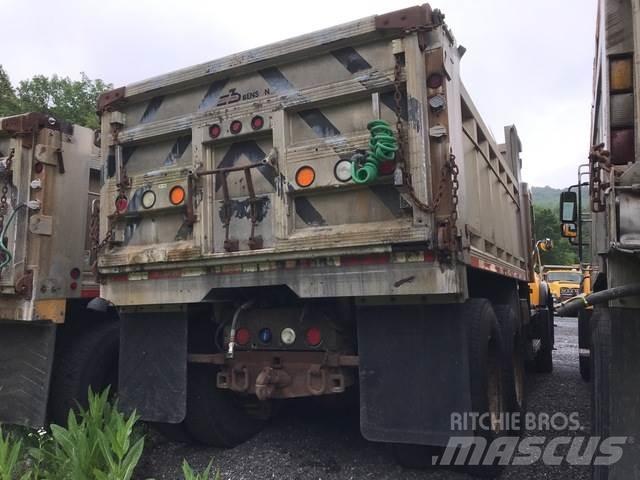 Mack CV700 Lâminas de neve e arados
