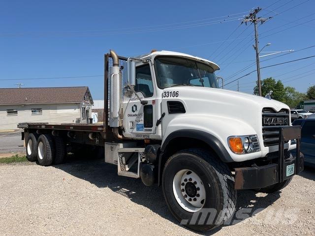Mack CV713 Camiões estrado/caixa aberta