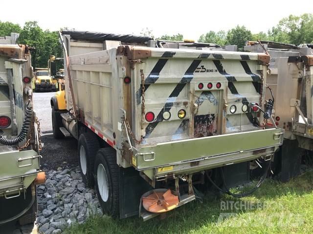 Mack CV713 Lâminas de neve e arados
