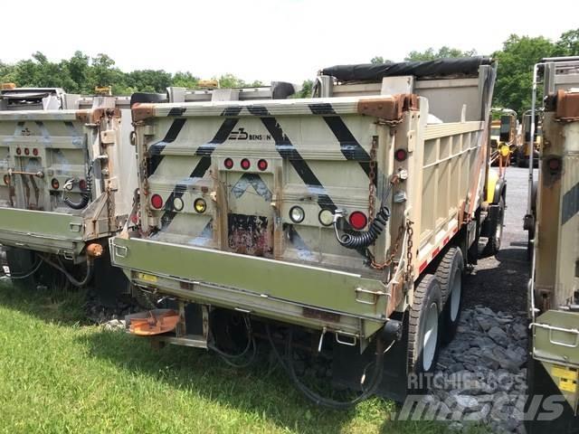 Mack CV713 Lâminas de neve e arados