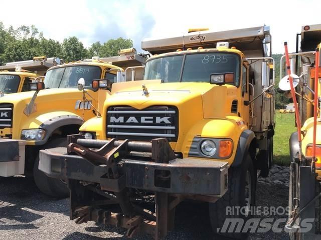 Mack CV713 Lâminas de neve e arados