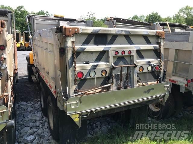 Mack CV713 Lâminas de neve e arados