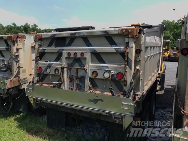 Mack CV713 Lâminas de neve e arados