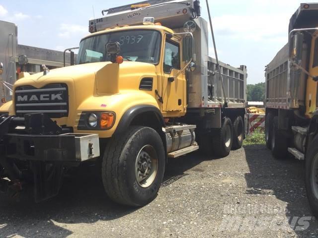 Mack CV713 Lâminas de neve e arados