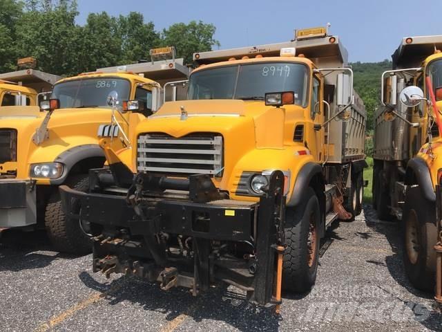 Mack CV713 Lâminas de neve e arados