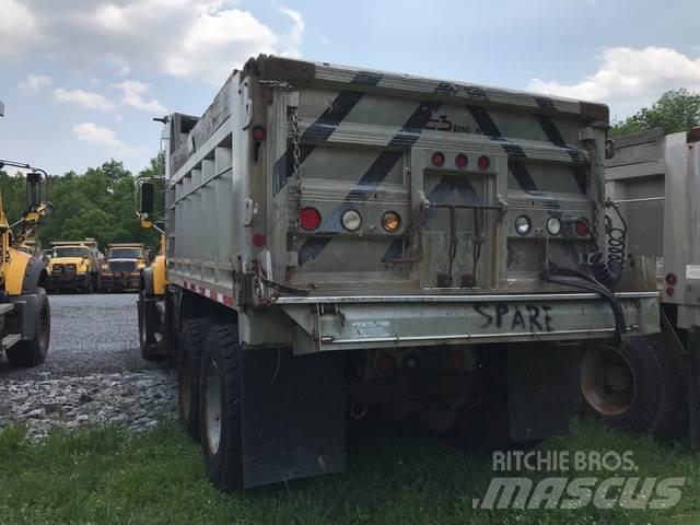 Mack CV713 Lâminas de neve e arados