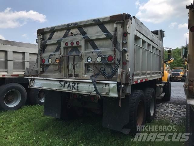 Mack CV713 Lâminas de neve e arados