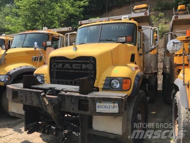Mack CV713 Lâminas de neve e arados