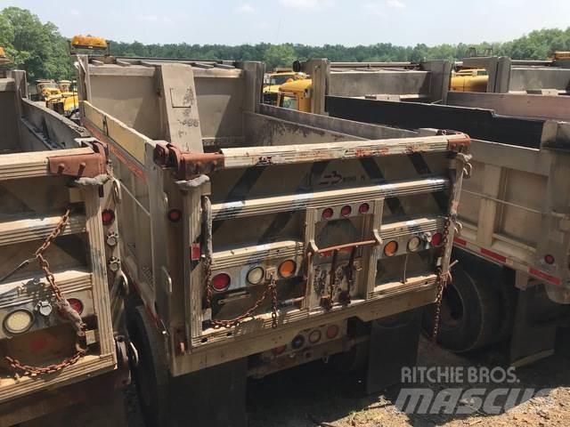 Mack CV713 Lâminas de neve e arados