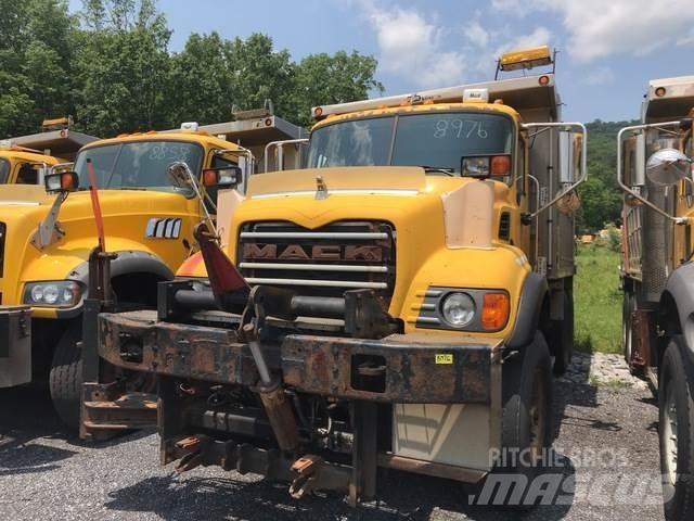 Mack CV713 Lâminas de neve e arados