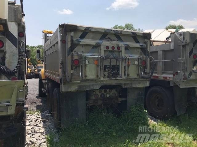 Mack CV713 Lâminas de neve e arados