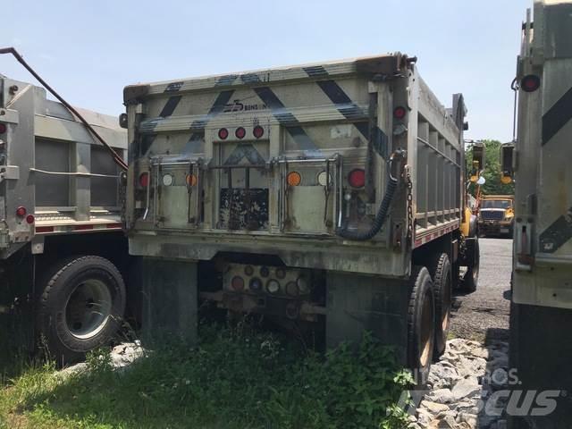 Mack CV713 Lâminas de neve e arados