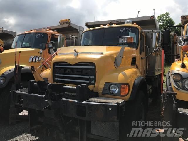 Mack CV713 Lâminas de neve e arados