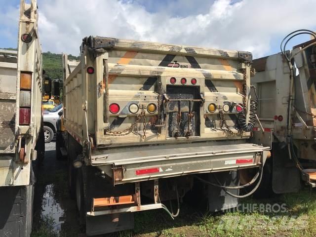 Mack CV713 Lâminas de neve e arados