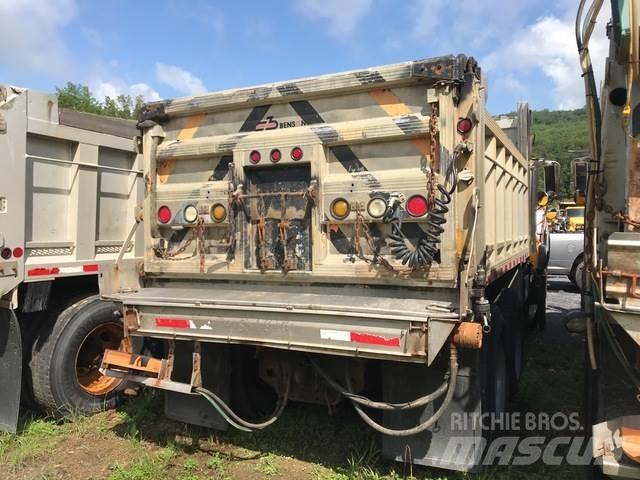 Mack CV713 Lâminas de neve e arados