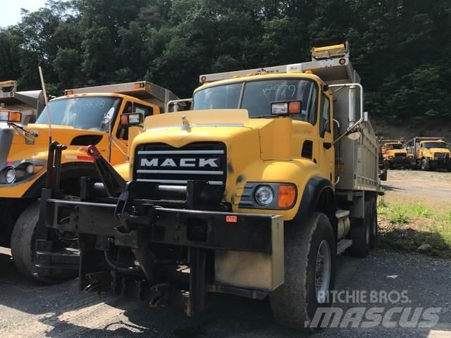 Mack CV713 Lâminas de neve e arados