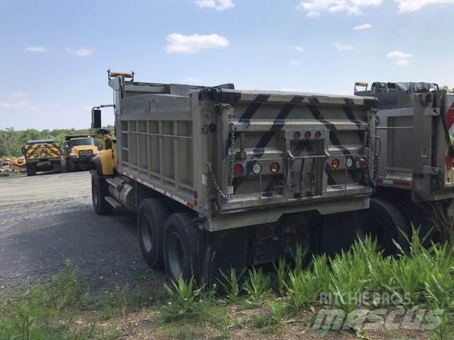 Mack CV713 Lâminas de neve e arados