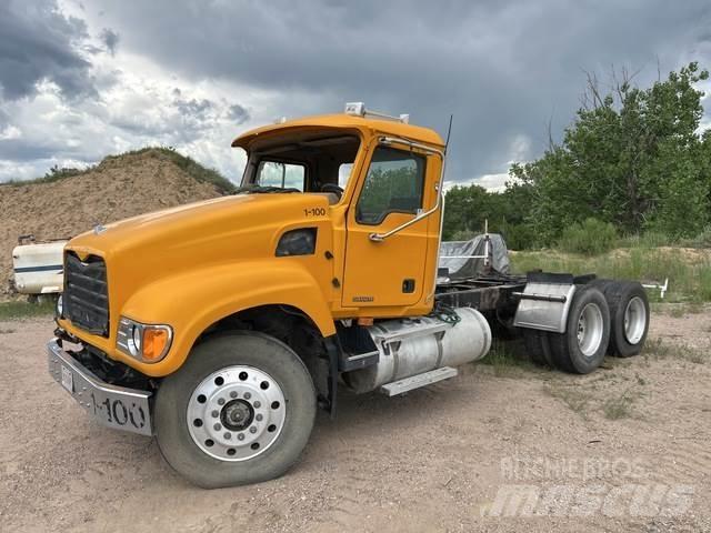 Mack CV713 Tractores (camiões)