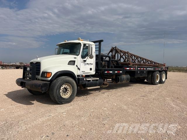 Mack CV713 Camiões estrado/caixa aberta