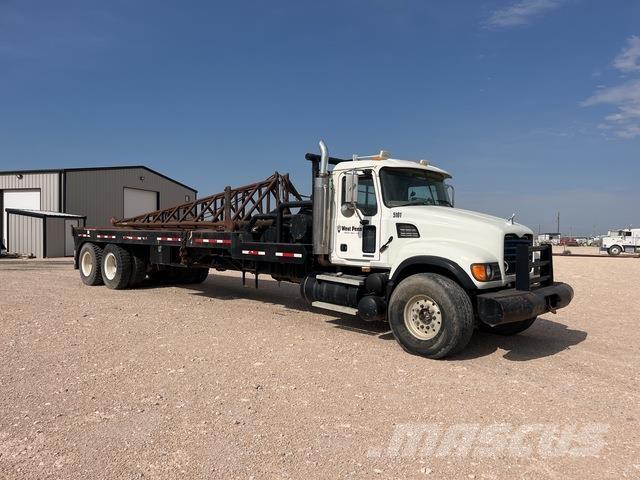 Mack CV713 Camiões estrado/caixa aberta