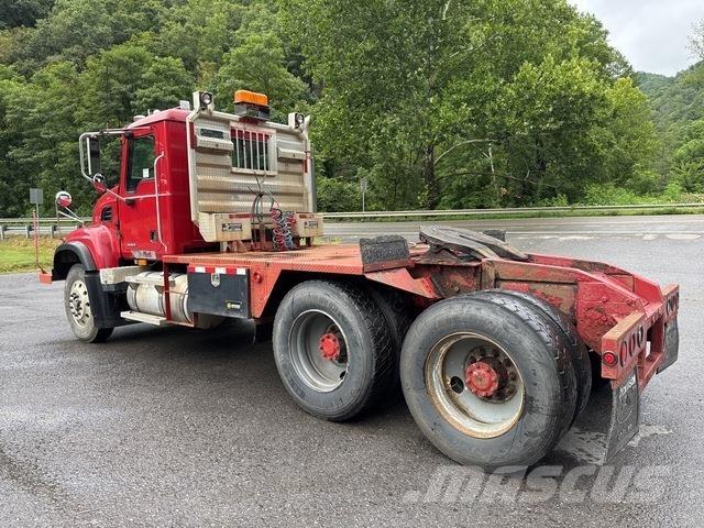 Mack CV713 Tractores (camiões)