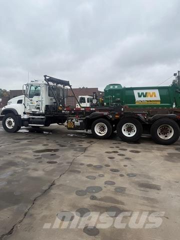 Mack CV713 Camiões multibenne