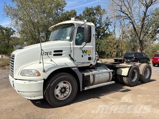Mack CXN613 Tractores (camiões)