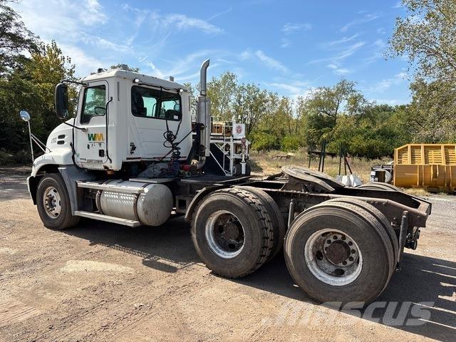 Mack CXN613 Tractores (camiões)