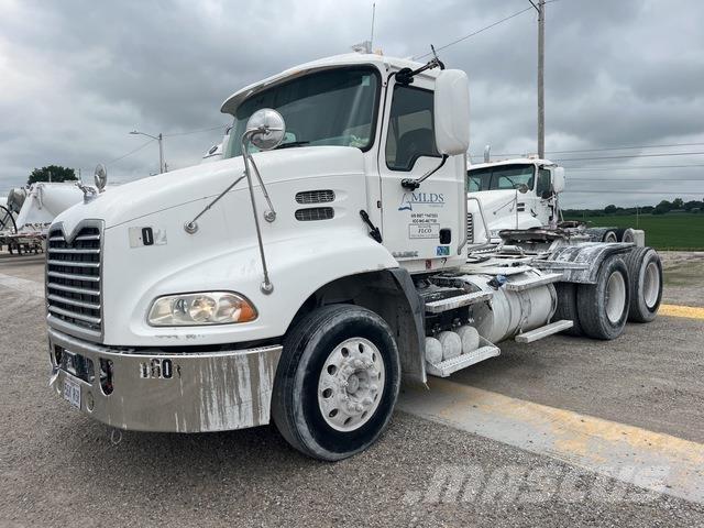 Mack CXU 613 Tractores (camiões)