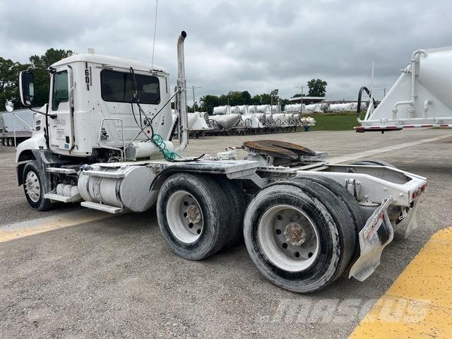Mack CXU 613 Tractores (camiões)