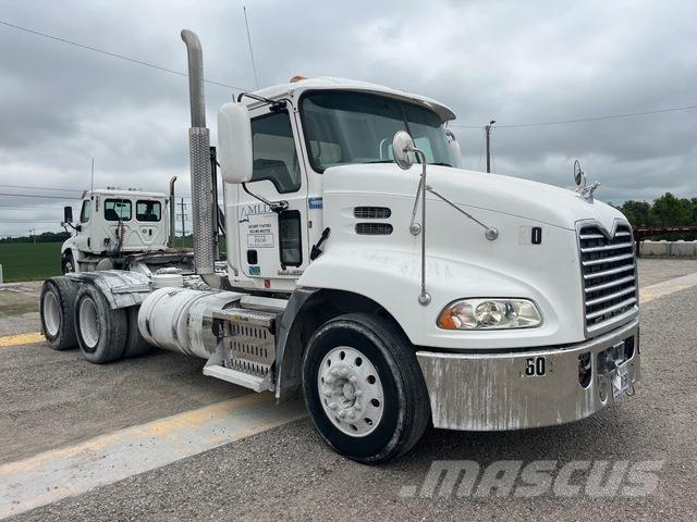 Mack CXU 613 Tractores (camiões)