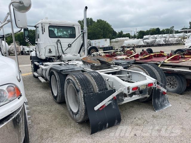 Mack CXU 613 Tractores (camiões)