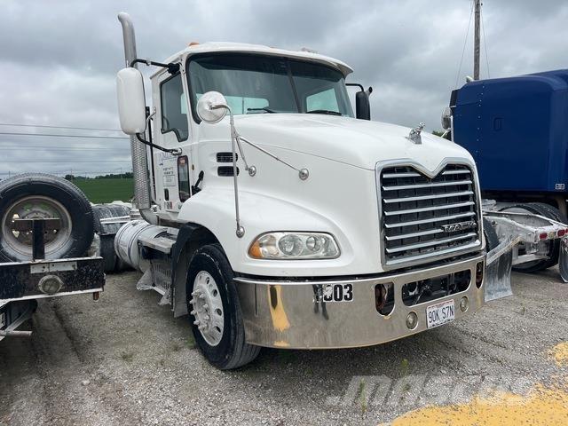 Mack CXU 613 Tractores (camiões)