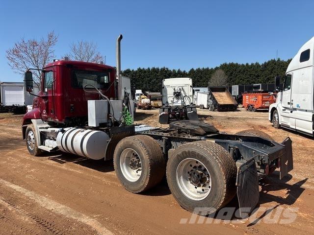 Mack CXU613 Tractores (camiões)