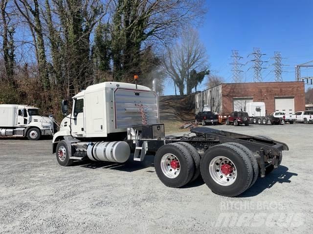 Mack CXU613 Tractores (camiões)