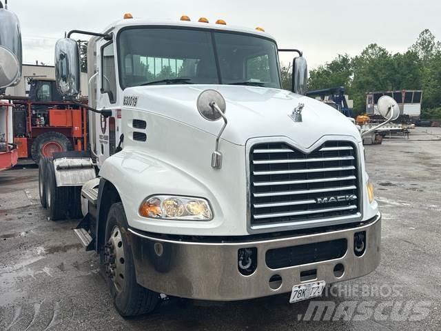 Mack CXU613 Tractores (camiões)