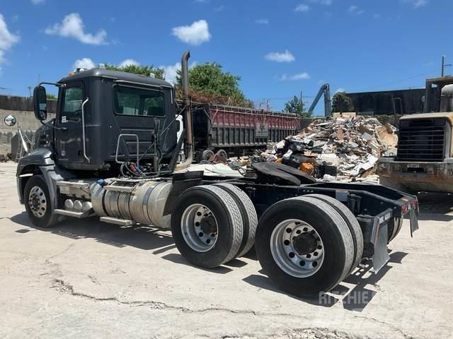 Mack CXU613 Tractores (camiões)