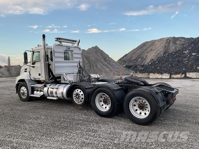 Mack CXU613 Tractores (camiões)