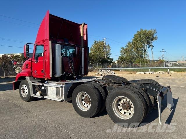 Mack CXU613 Tractores (camiões)