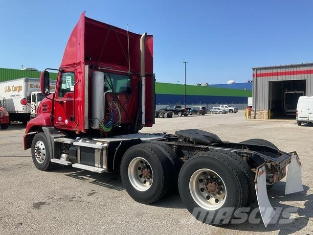 Mack CXU613 Tractor Units