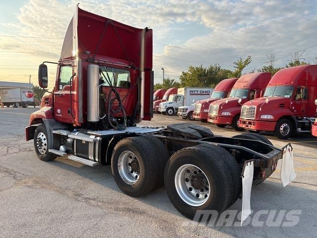 Mack CXU613 Tractores (camiões)