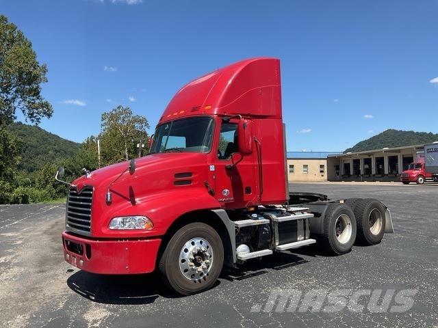 Mack CXU613 Tractores (camiões)