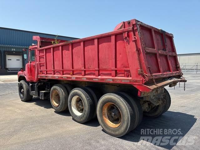 Mack DM685 Camiões basculantes