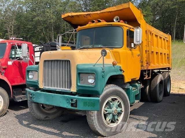 Mack DM686SX Camiões basculantes