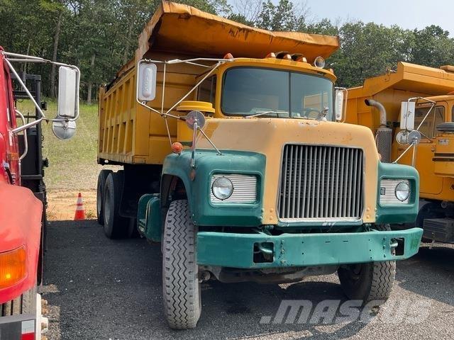 Mack DM686SX Camiões basculantes