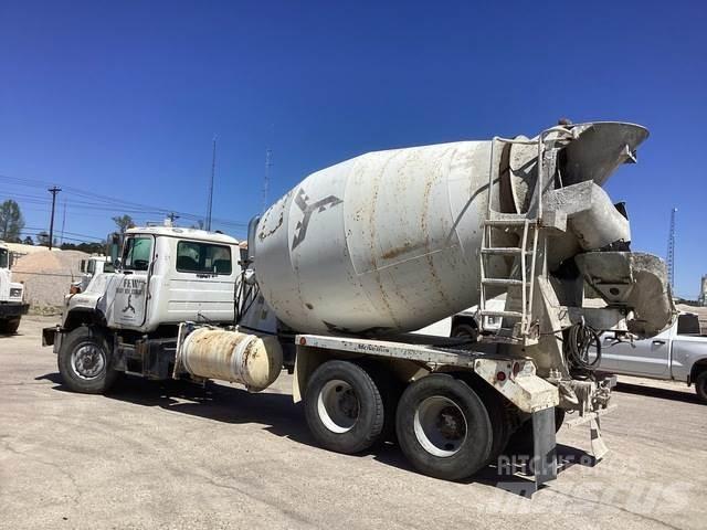 Mack DM690S Outros Camiões